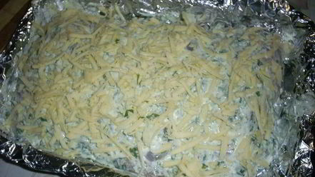 Рецепт рулетиков из куриной грудки, запеченные под сметанно-чесночным соусом