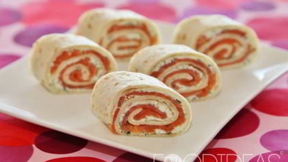 Рецепт Рулетиков с семгой и сыром