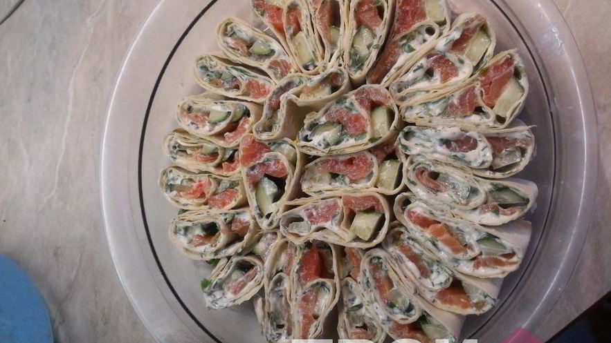 Рецепт рулеток с семгой