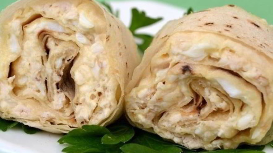Рецепт рулетов из лаваша с курицей и плавленым сырком