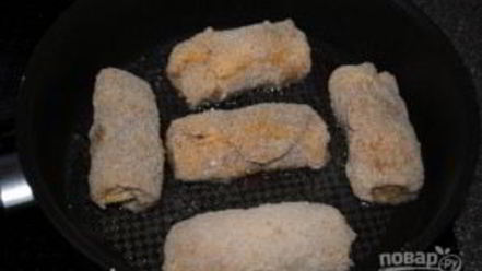 Рецепт свиных рулетиков с грибами и сыром