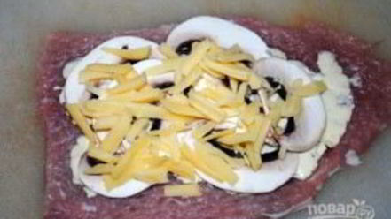 Рецепт свиных рулетиков с грибами и сыром