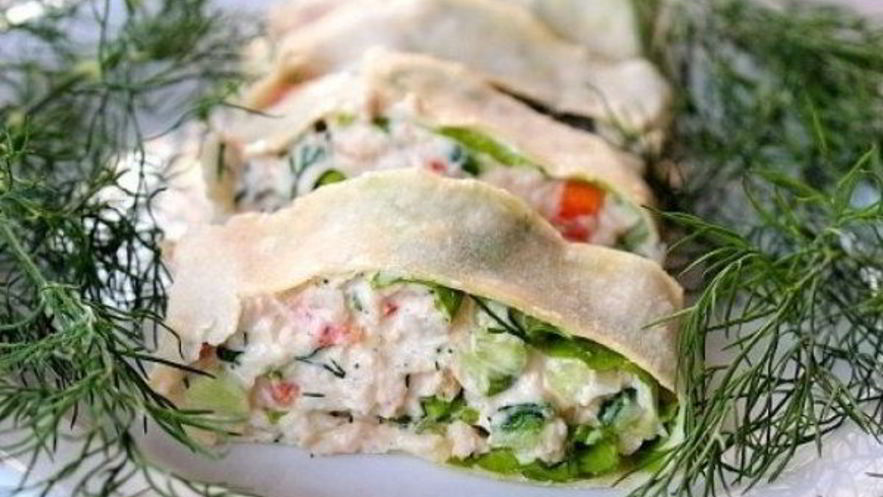 Рецепт закусочного рулета из лаваша с куриной грудкой