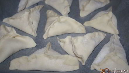 Рецепт быстрой самсы из слоеного теста с говяжьим фаршем