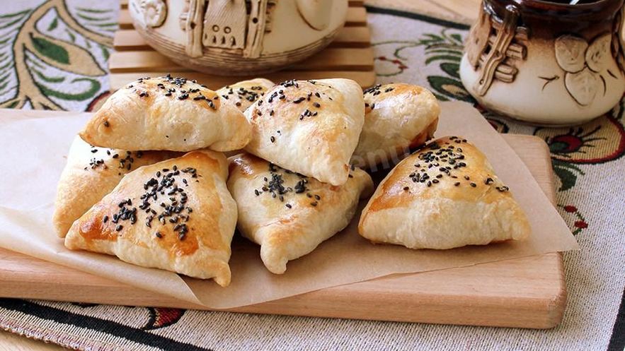 Рецепт самсы из слоеного теста с мясным фаршем