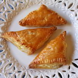 Рецепт Самсы из слоеного теста с сыром