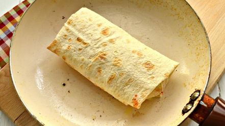 Рецепт шаурмы с крабовыми палочками и свежим огурцом