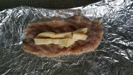 Рецепт сосисок со шпинатом и сыром