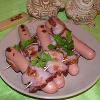 Сосиски в беконе