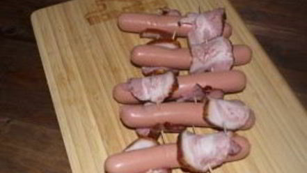 Рецепт сосисок в беконе