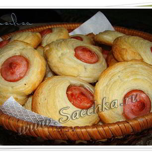 Рецепт Сосисок в слоеном тесте Пуговки