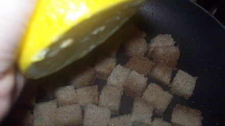 Рецепт чесночно-лимонных сухарики для салатов