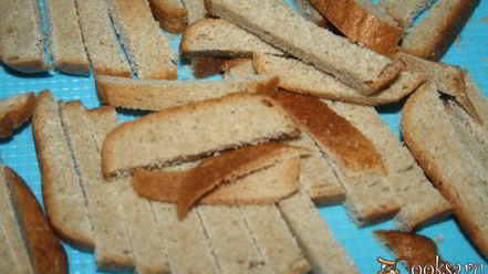 Рецепт дарницких сухариков с соусом на основе йогурта