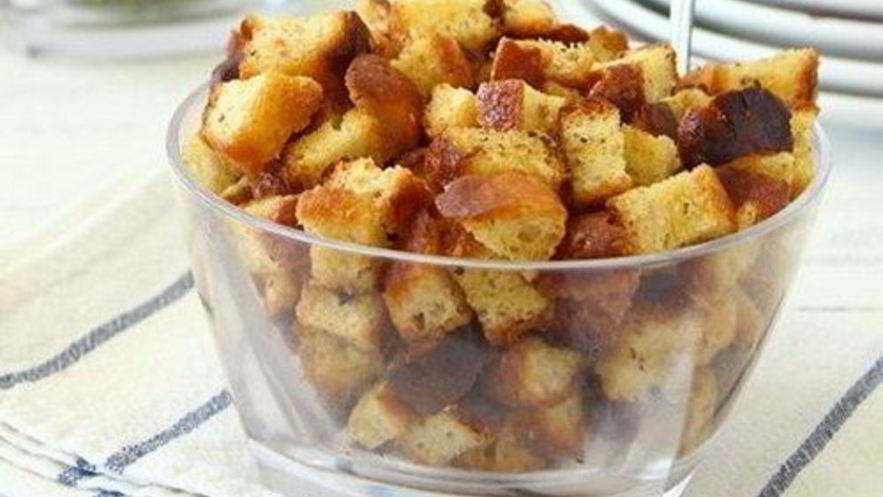 Рецепт пикантных сухариков с базиликом