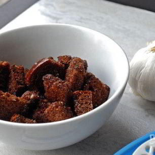 Рецепт Сухариков из черного хлеба с чесноком