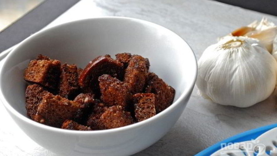 Рецепт сухариков из черного хлеба с чесноком