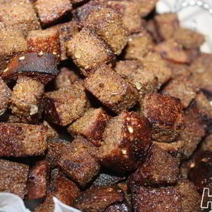 Рецепт Сухариков из черного хлеба со специями и базиликом