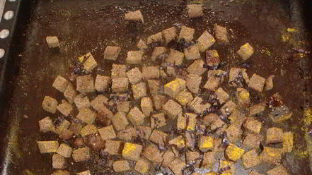 Рецепт сухариков из черного хлеба со специями и базиликом