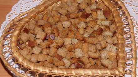 Рецепт сухариков из хлеба с чесноком