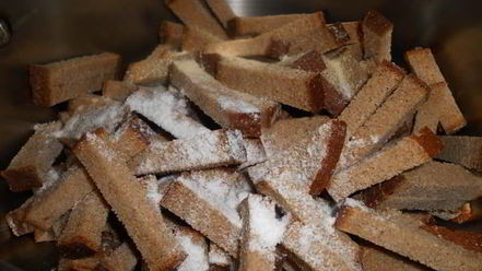 Рецепт сухариков ржаных с чесноком