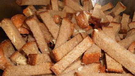 Рецепт сухариков ржаных с чесноком