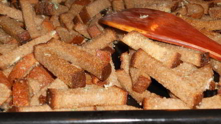 Рецепт сухариков ржаных с чесноком