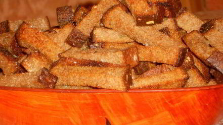 Рецепт сухариков ржаных с чесноком