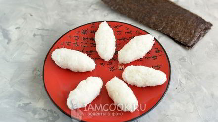 Рецепт суш нигири и гунканы с лососем