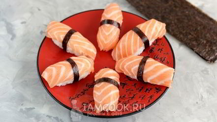 Рецепт суш нигири и гунканы с лососем