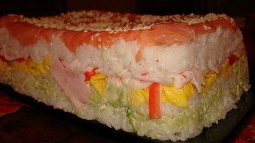 Рецепт суш-торта с креветками и авокадо