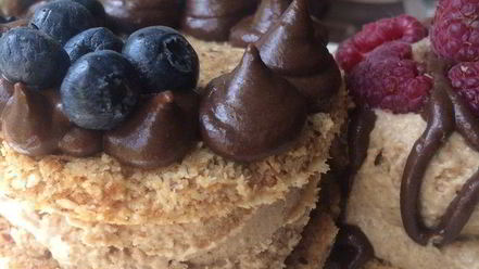 Рецепт имбирных сэндвичей с кокосово-чайным мороженным