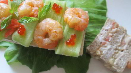 Рецепт исландского сэндвича с лососем и креветками