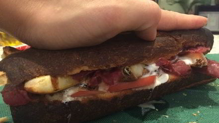 Рецепт хрустящего сэндвича с грушами-гриль и запеченными грибами