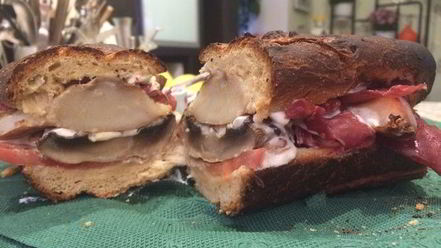 Рецепт хрустящего сэндвича с грушами-гриль и запеченными грибами