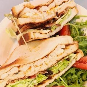 Рецепт Клубного сэндвича с куриным филе, яйцом и беконом