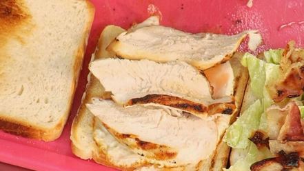 Рецепт клубного сэндвича с куриным филе, яйцом и беконом