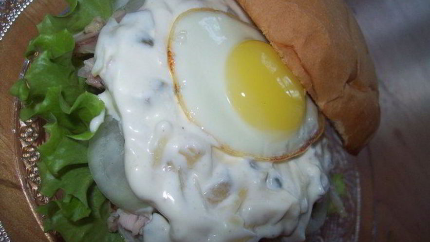 Рецепт сэндвича с курицей, горчицей и перепелиным яйцом