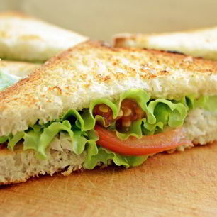 Рецепт Сэндвича с курицей, помидорами и авокадоз