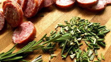 Рецепт сэндвича с лисичками, краковской колбасой и розмарином