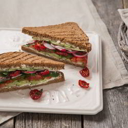 Рецепт Сэндвича с овощами и сливочным сыром