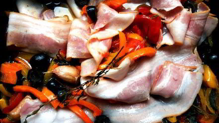 Рецепт сэндвича с печеными овощами, руколой и беконом