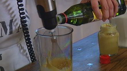 Рецепт сэндвича с рыбой в кляре и листьями салата