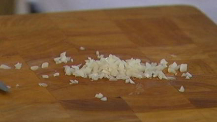 Рецепт сэндвича с рыбой в кляре и листьями салата