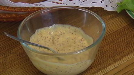 Рецепт сэндвича с рыбой в кляре и листьями салата