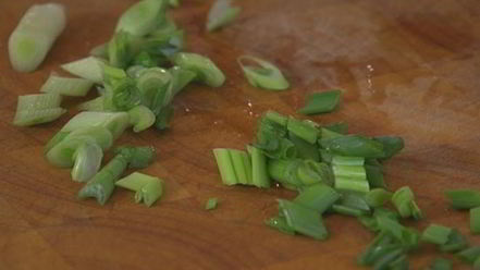 Рецепт сэндвича с рыбой в кляре и листьями салата