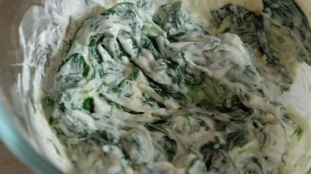 Рецепт сэндвича с шпинатом, творожным сыром и перепелиным яйцом