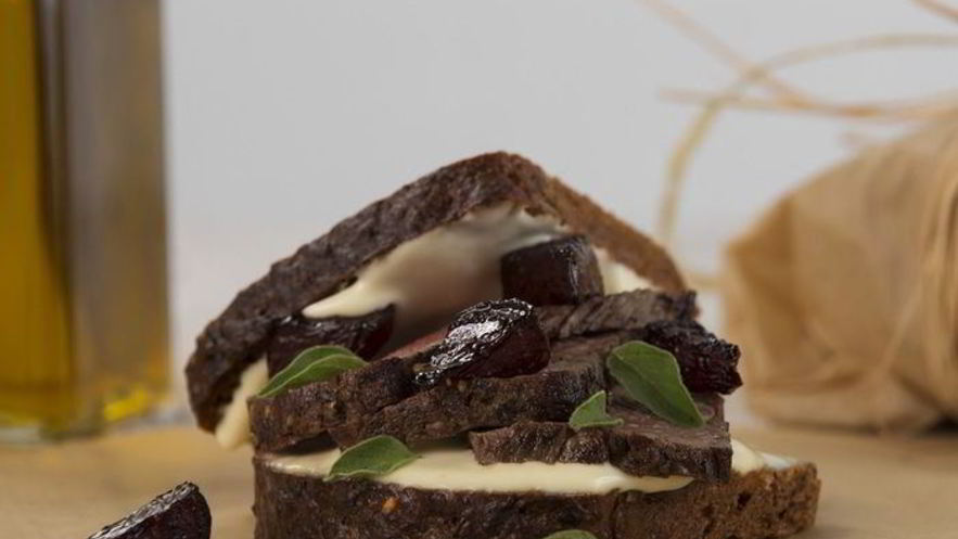 Рецепт сэндвича с телятиной и розмарином