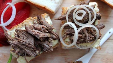 Рецепт сэндвича с томленой телятиной, запеченным перцем и дор блю