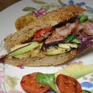 Рецепт Сэндвича с цукини, помидорами и авокадо