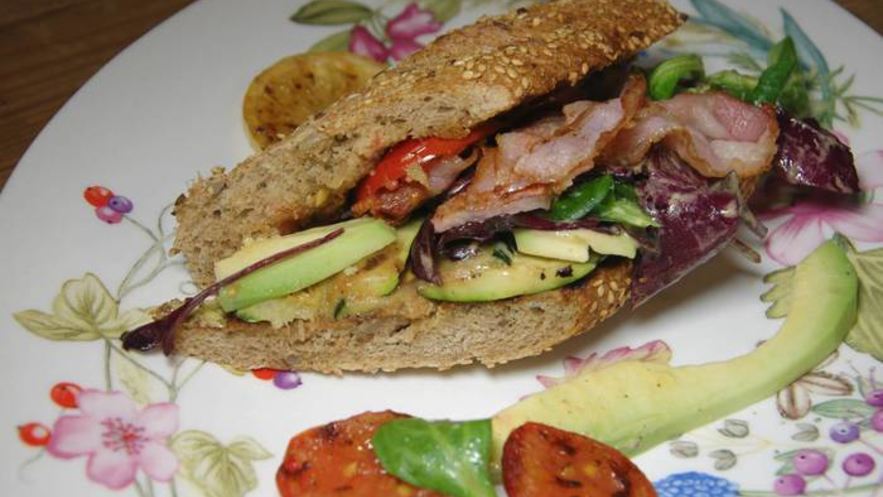 Рецепт сэндвича с цукини, помидорами и авокадо